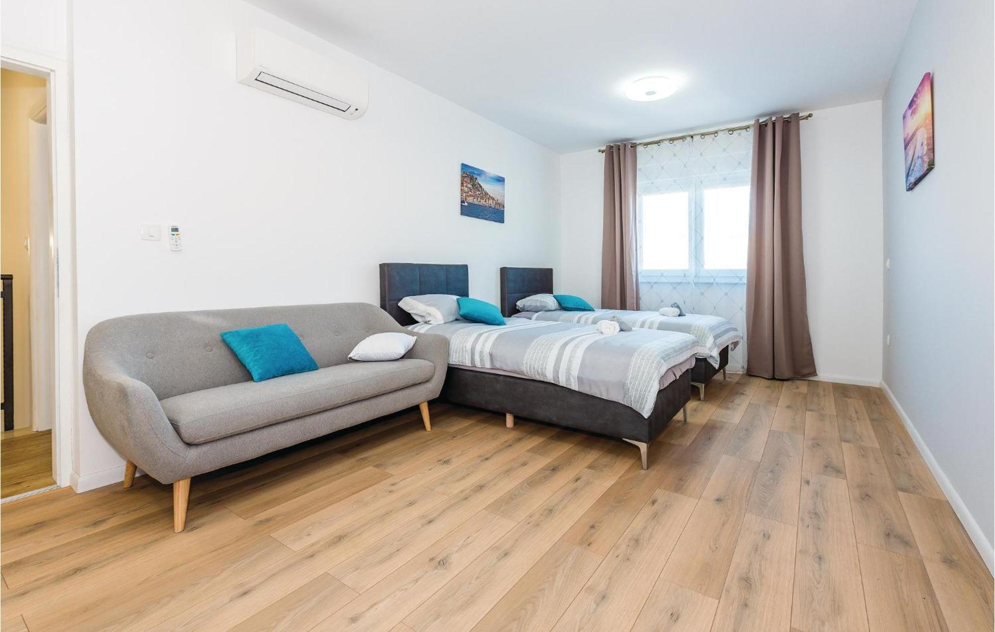 Beautiful Home In Sibenik With Kitchen Ngoại thất bức ảnh