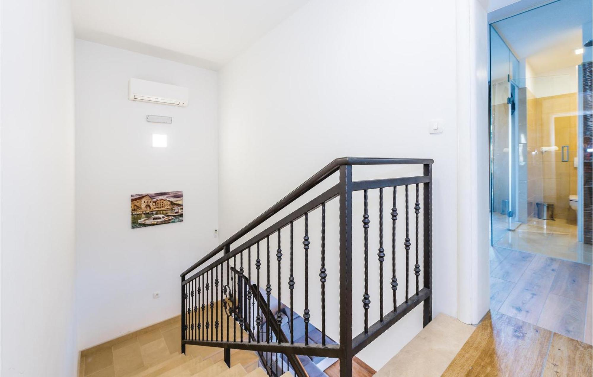Beautiful Home In Sibenik With Kitchen Ngoại thất bức ảnh