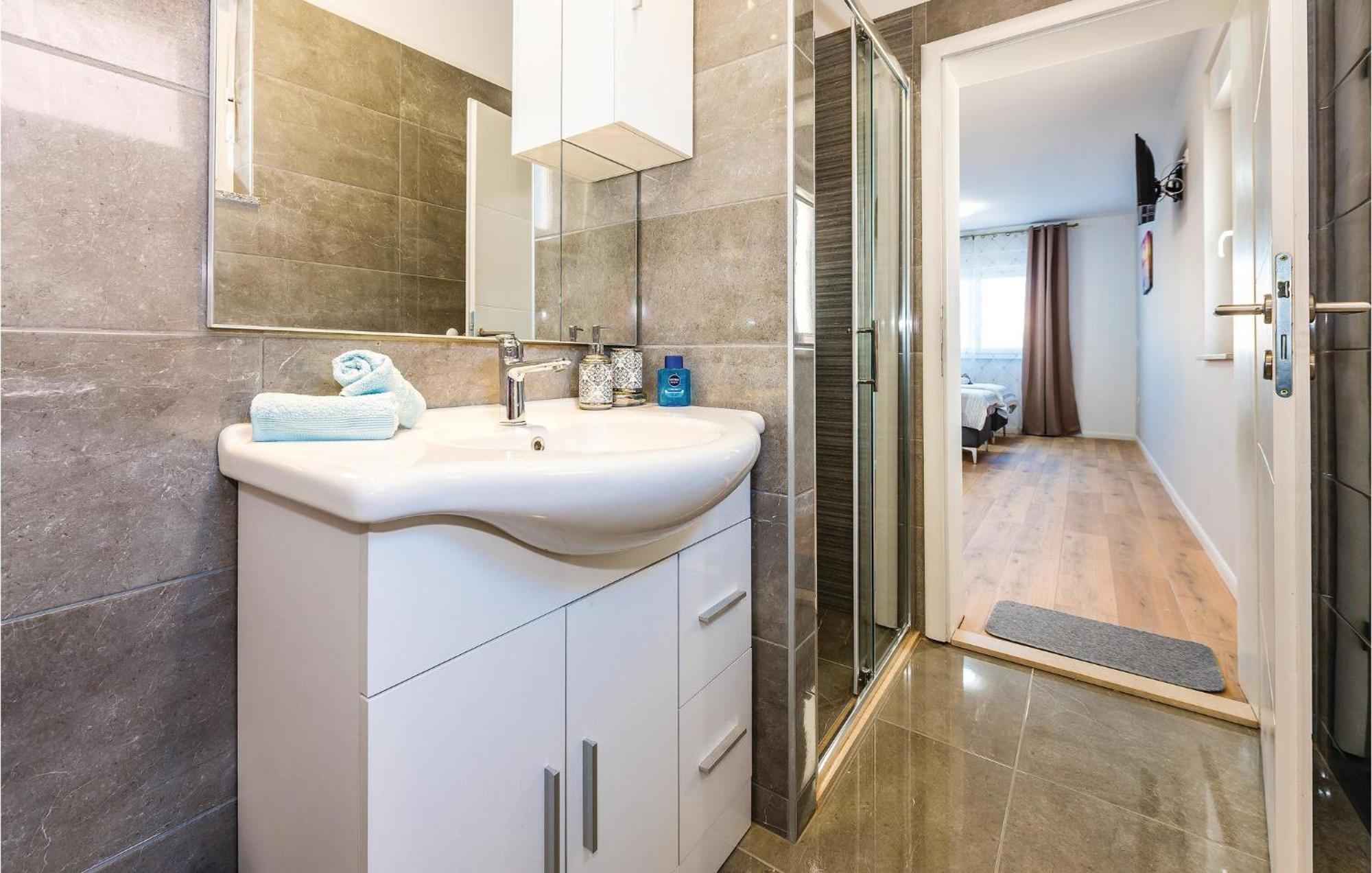 Beautiful Home In Sibenik With Kitchen Ngoại thất bức ảnh