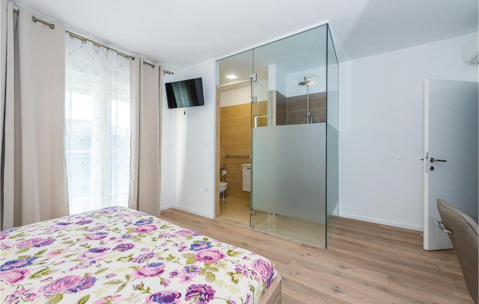 Beautiful Home In Sibenik With Kitchen Ngoại thất bức ảnh