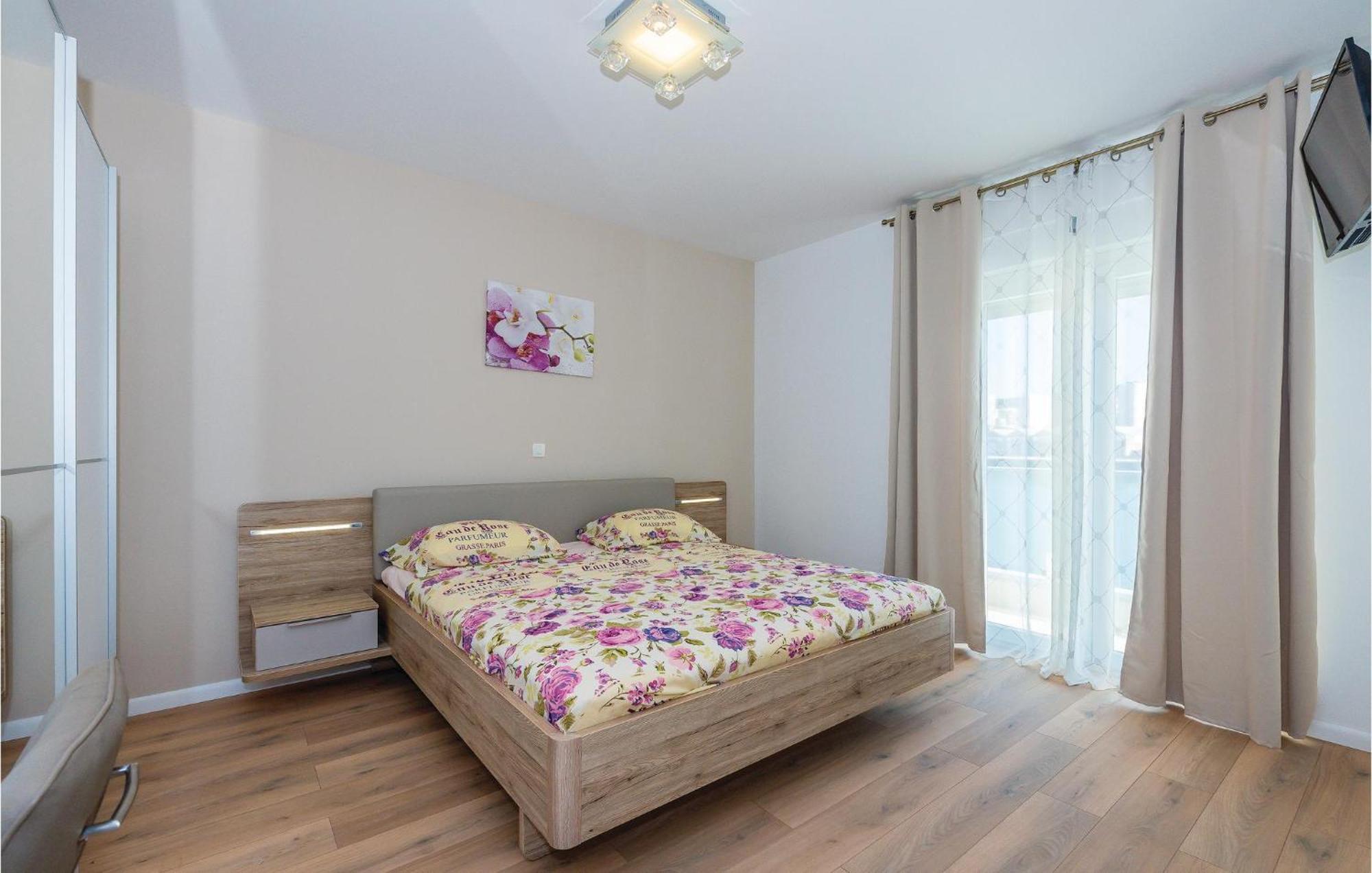 Beautiful Home In Sibenik With Kitchen Ngoại thất bức ảnh