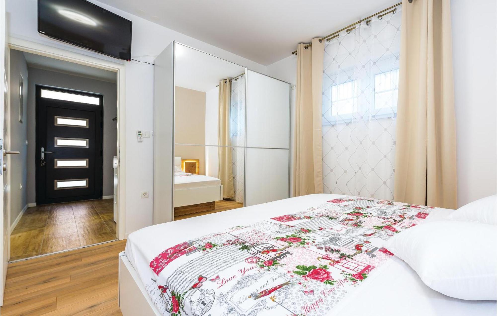 Beautiful Home In Sibenik With Kitchen Ngoại thất bức ảnh